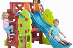 feber-plac-zabaw-ze-zjezdzalnia-i-stolikiem-wood-house-1