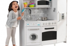 kuchnia-duza-drewniana-swiatlo-dzwiek-biala-kostkarka-kidkraft